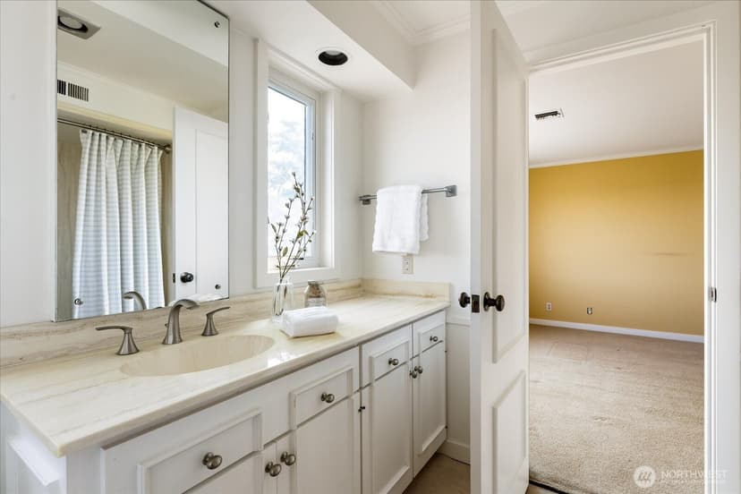 Property photo for 2374 Soundview Drive, Langley photo 33