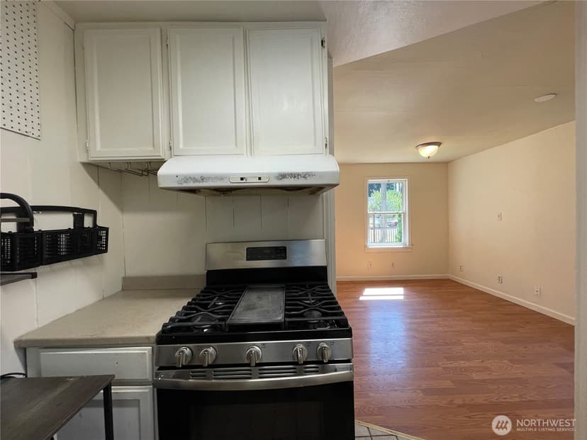 Property photo for 13729 Stone Avenue N, Seattle photo 8