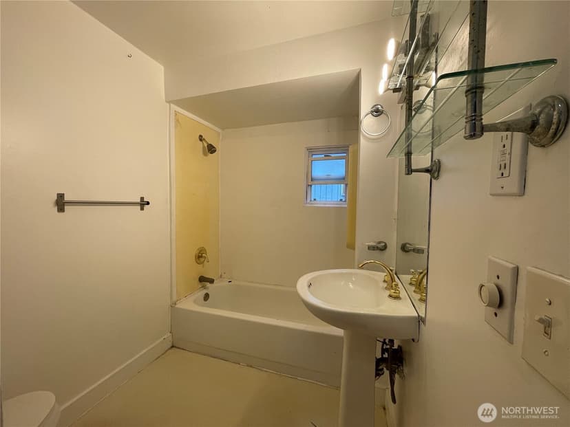 Property photo for 13729 Stone Avenue N, Seattle photo 14