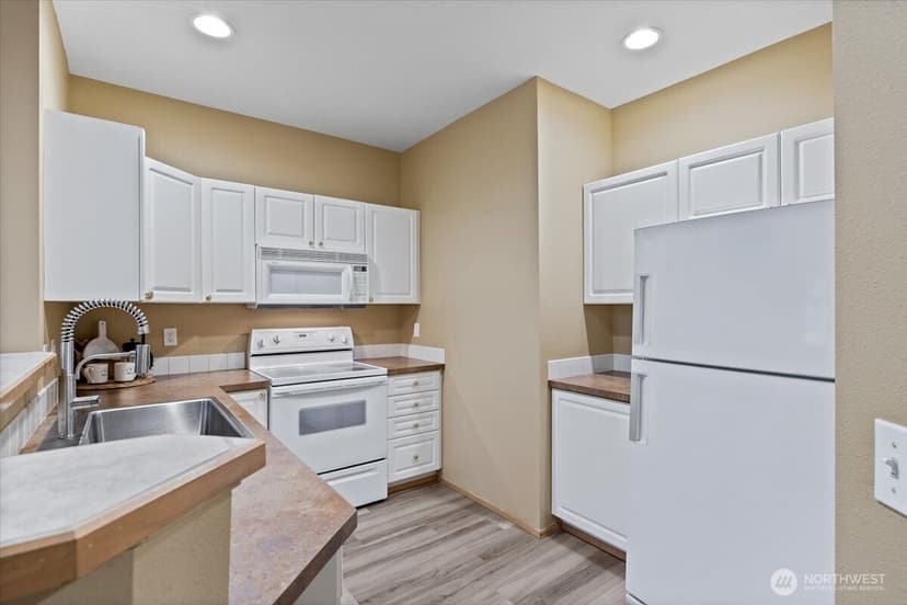 Property photo for 12712 Admiralty Way #B204, Everett photo 10