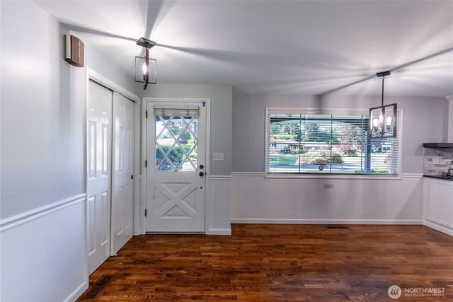 Property photo for 11315 Loma Place SW, Lakewood photo 5