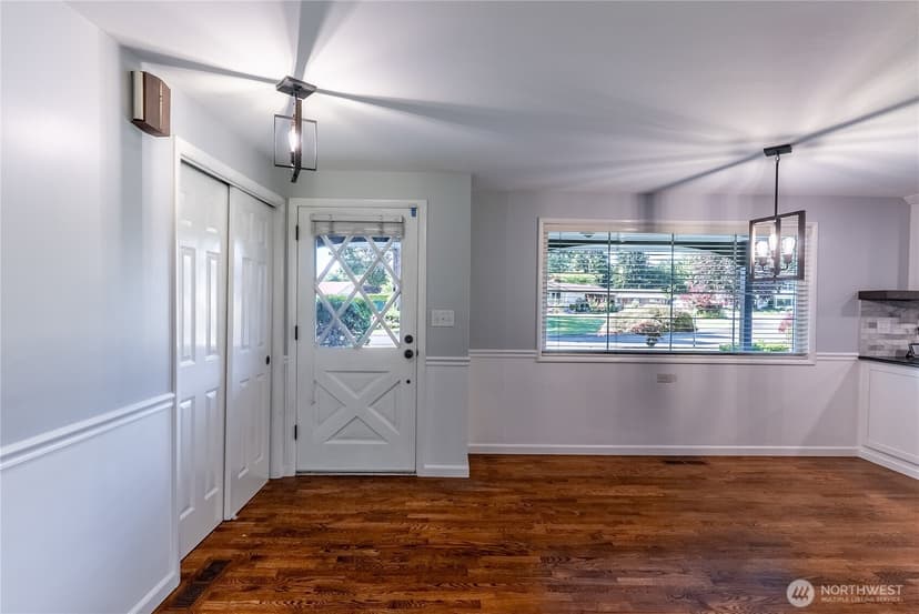 Property photo for 11315 Loma Place SW, Lakewood photo 5