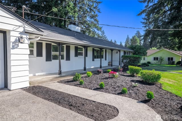 Property photo for 11315 Loma Place SW, Lakewood photo 4