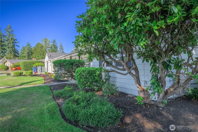 Property photo for 11315 Loma Place SW, Lakewood photo 31