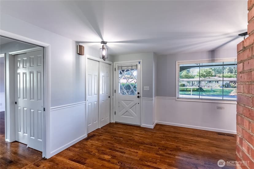 Property photo for 11315 Loma Place SW, Lakewood photo 6