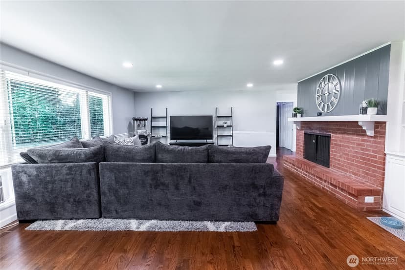 Property photo for 11315 Loma Place SW, Lakewood photo 18