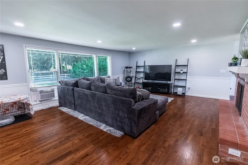 Property photo for 11315 Loma Place SW, Lakewood photo 16