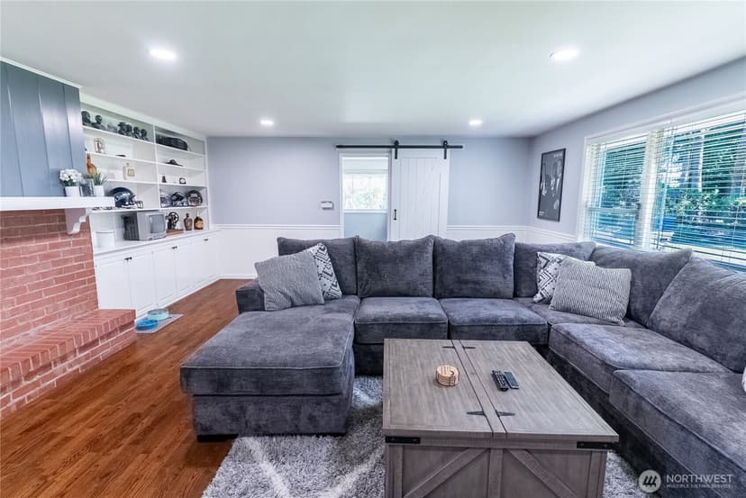 Property photo for 11315 Loma Place SW, Lakewood photo 14