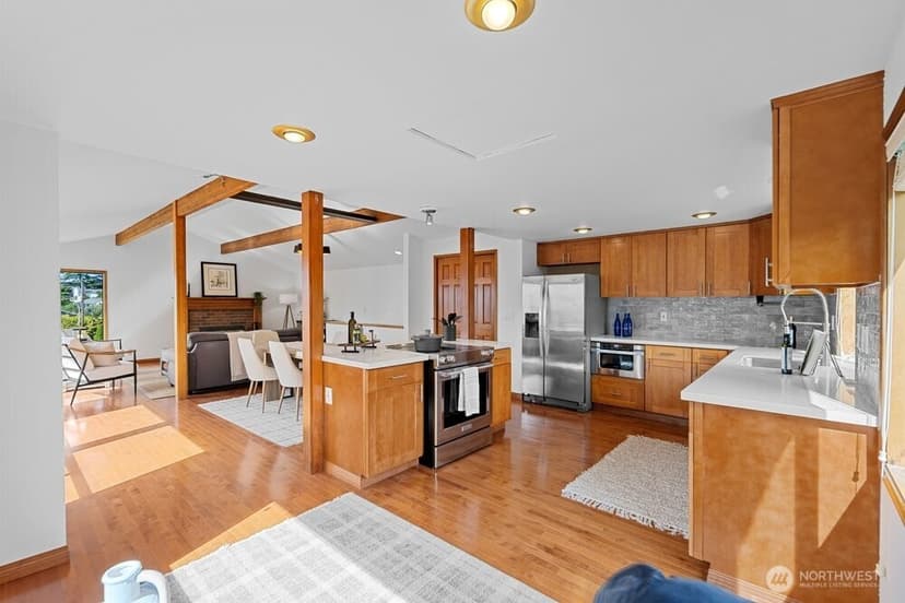 Property photo for 902 7th Avenue S, Edmonds photo 14