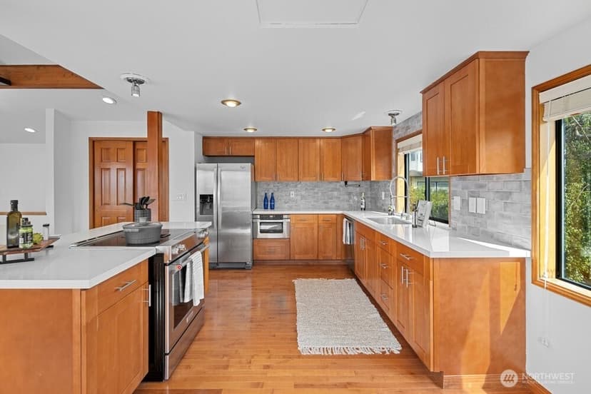 Property photo for 902 7th Avenue S, Edmonds photo 11