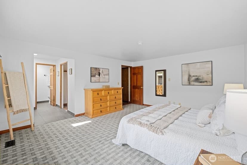 Property photo for 902 7th Avenue S, Edmonds photo 16