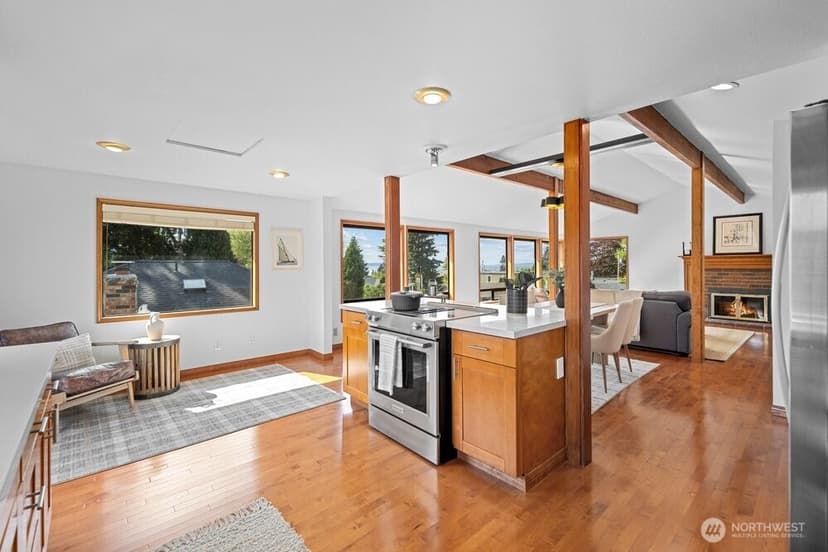 Property photo for 902 7th Avenue S, Edmonds photo 10