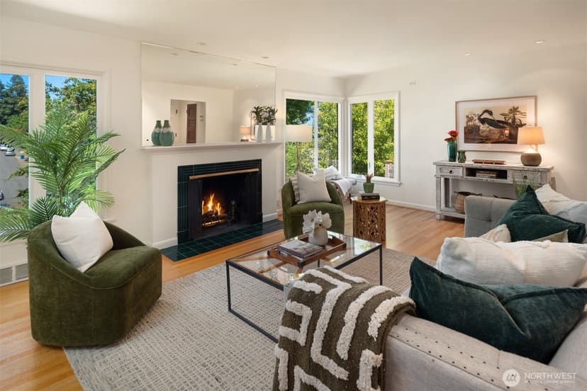 Property photo for 2313 47th Avenue SW, Seattle photo 4