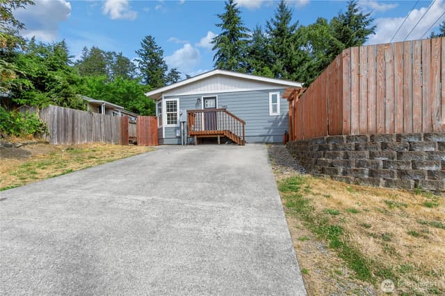 Property photo for 13217 9th Avenue Ct E, Tacoma photo 3
