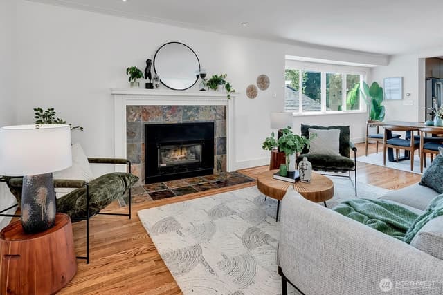 Property photo for 327 NE 55th Street, Seattle photo 4