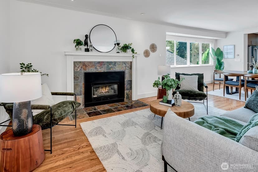 Property photo for 327 NE 55th Street, Seattle photo 4