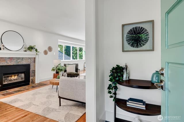 Property photo for 327 NE 55th Street, Seattle photo 3