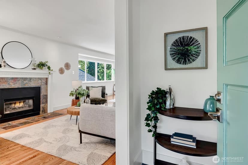 Property photo for 327 NE 55th Street, Seattle photo 3