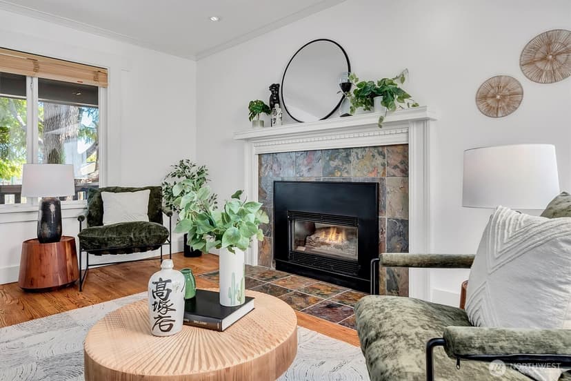 Property photo for 327 NE 55th Street, Seattle photo 6