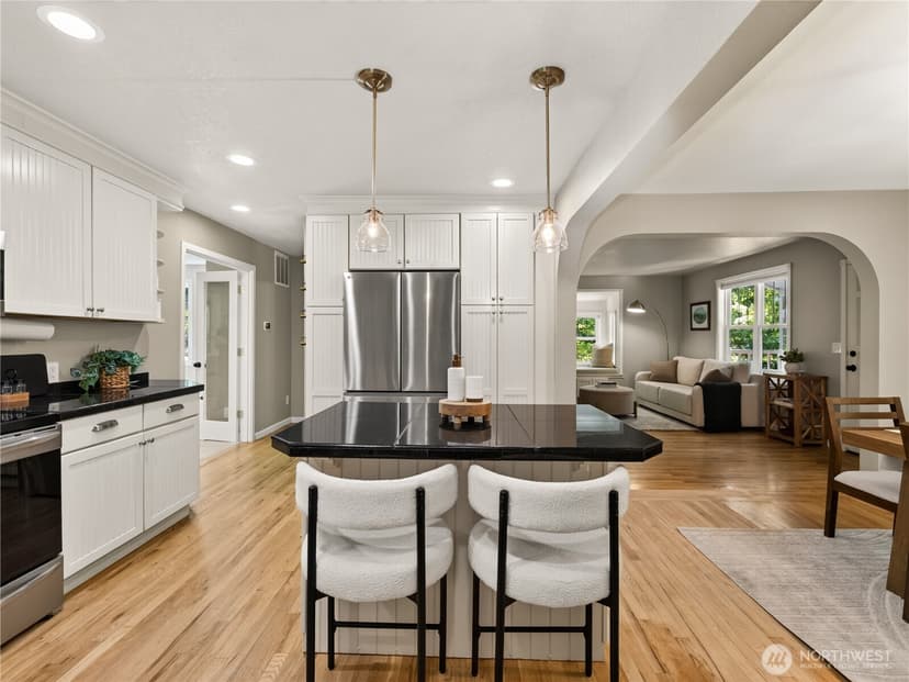 Property photo for 420 222nd Avenue NE, Sammamish photo 2