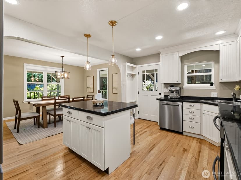 Property photo for 420 222nd Avenue NE, Sammamish photo 4
