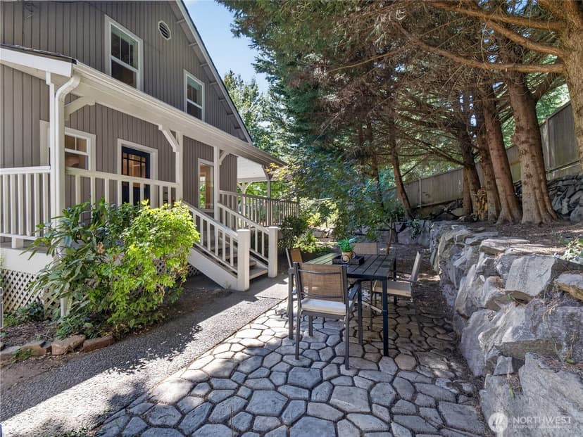 Property photo for 420 222nd Avenue NE, Sammamish photo 6