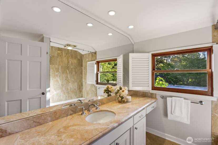 Property photo for 2109 38th Avenue E, Seattle photo 28