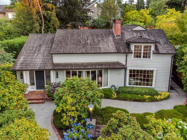 Property photo for 2109 38th Avenue E, Seattle photo 2