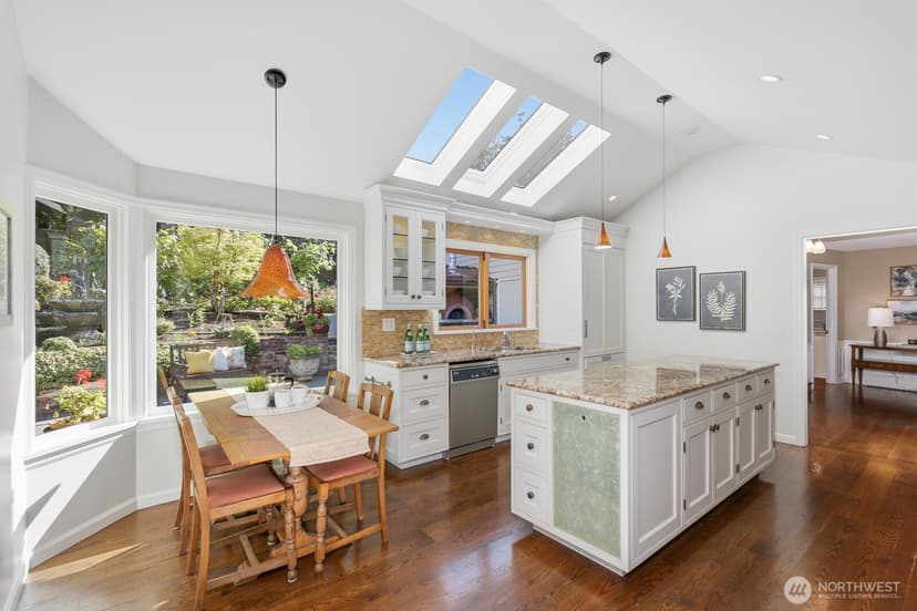 Property photo for 2109 38th Avenue E, Seattle photo 9