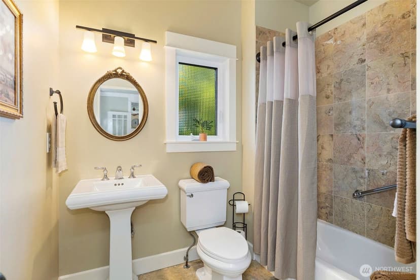 Property photo for 623 Kitsap Street, Port Orchard photo 11