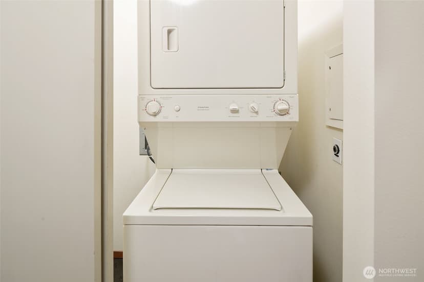 Property photo for 12334 31st Avenue NE #202, Seattle photo 21