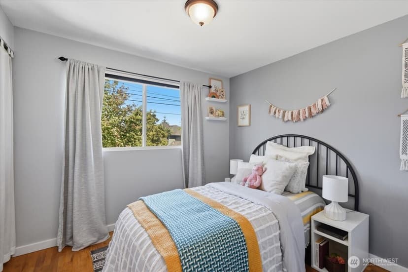 Property photo for 10236 11th Avenue SW, Seattle photo 12