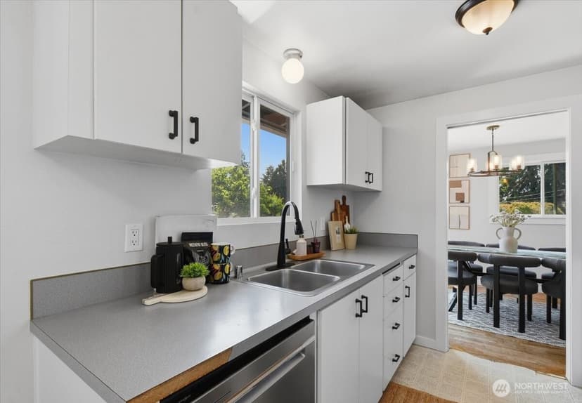 Property photo for 10236 11th Avenue SW, Seattle photo 10