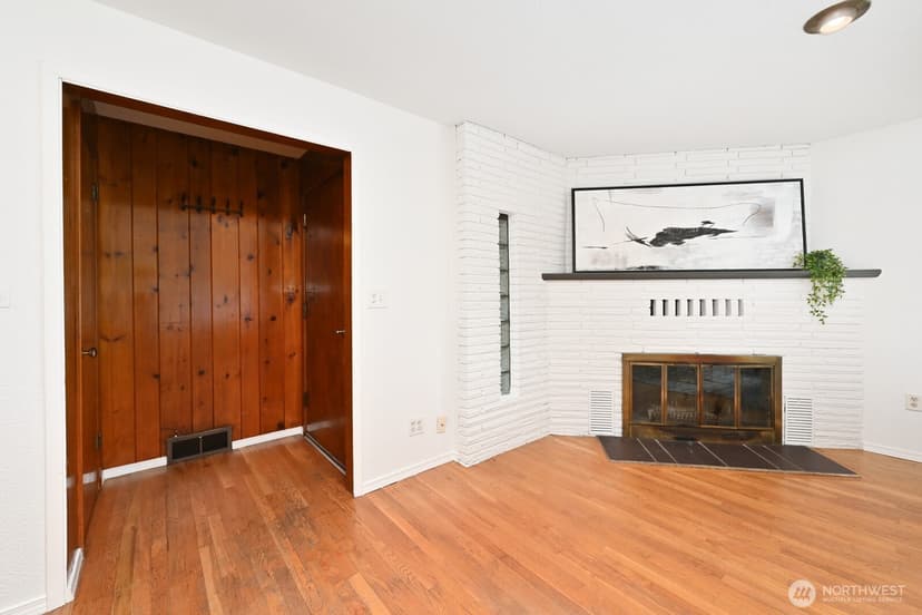 Property photo for 10625 17th Avenue SW, Seattle photo 3
