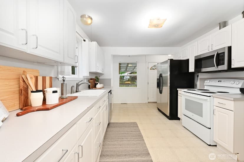 Property photo for 10625 17th Avenue SW, Seattle photo 8