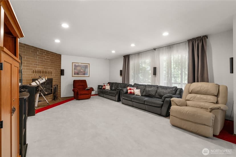 Property photo for 16058 36th Avenue NE, Lake Forest Park photo 9