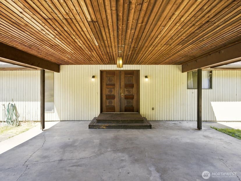 Property photo for 13463 MacAdam Road S, Tukwila photo 4