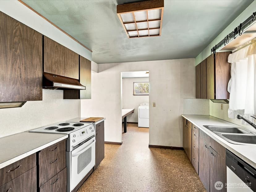 Property photo for 13463 MacAdam Road S, Tukwila photo 6