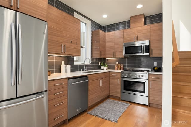 Property photo for 3924 Linden Avenue N #E, Seattle photo 5