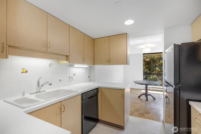 Property photo for 1101 Seneca Street #402, Seattle photo 6