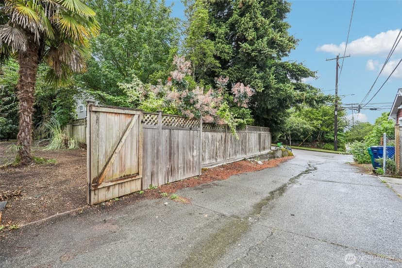 Property photo for 1807 30th Avenue S, Seattle photo 2