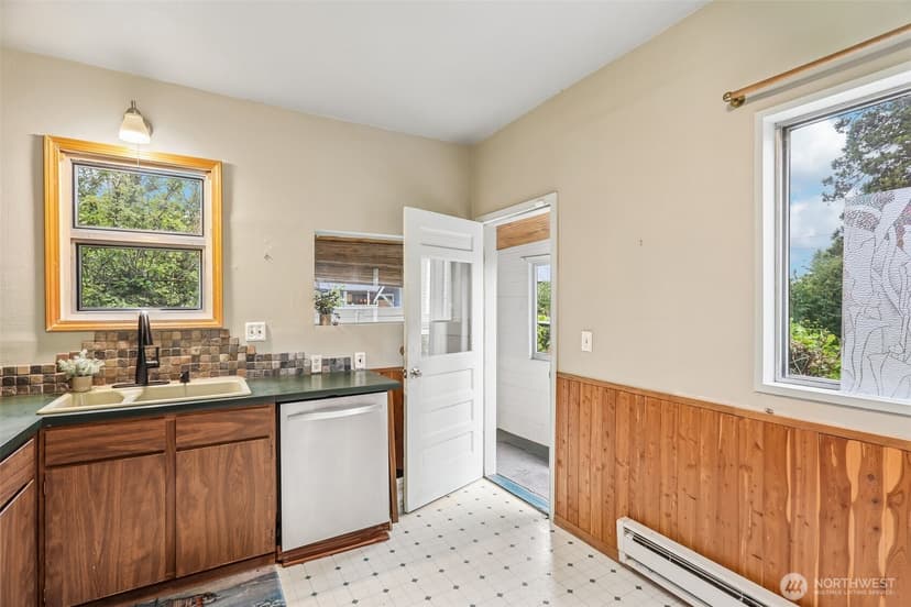 Property photo for 1807 30th Avenue S, Seattle photo 14