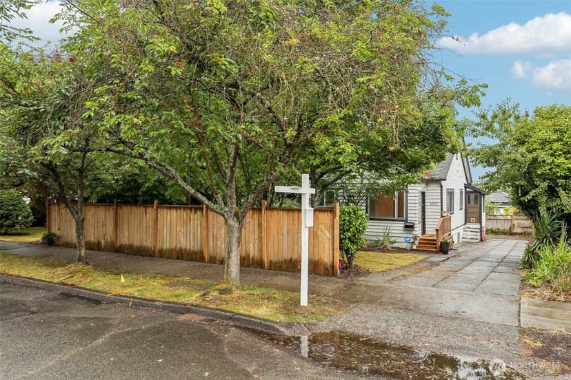 Property photo for 1807 30th Avenue S, Seattle photo 6