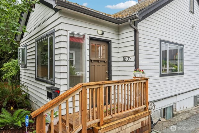 Property photo for 1807 30th Avenue S, Seattle photo 4
