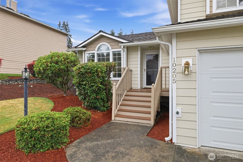Property photo for 10205 107th Street Ct SW, Lakewood photo 3