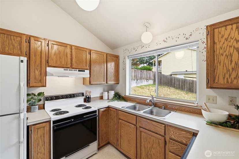 Property photo for 10205 107th Street Ct SW, Lakewood photo 9