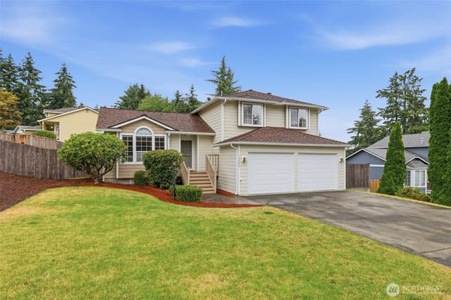 Property photo for 10205 107th Street Ct SW, Lakewood photo 2