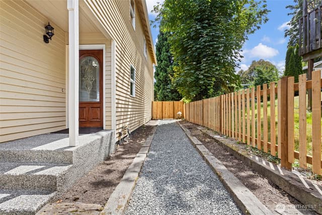 Property photo for 278 Lind Avenue NW, Renton photo 2