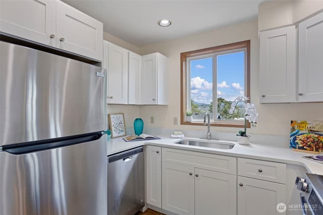Property photo for 278 Lind Avenue NW, Renton photo 3