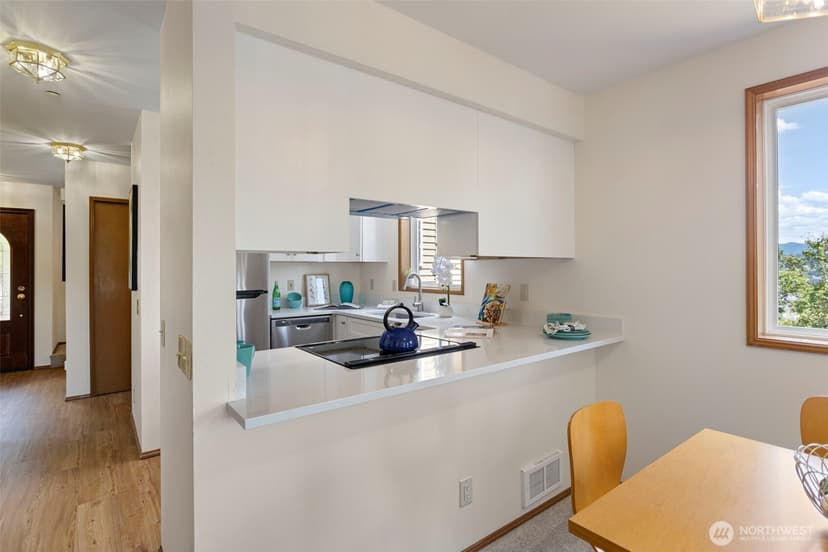 Property photo for 278 Lind Avenue NW, Renton photo 11